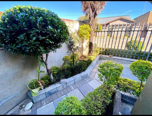 3 BEDROOM PROPERTY TO RENT IN MOLAPO